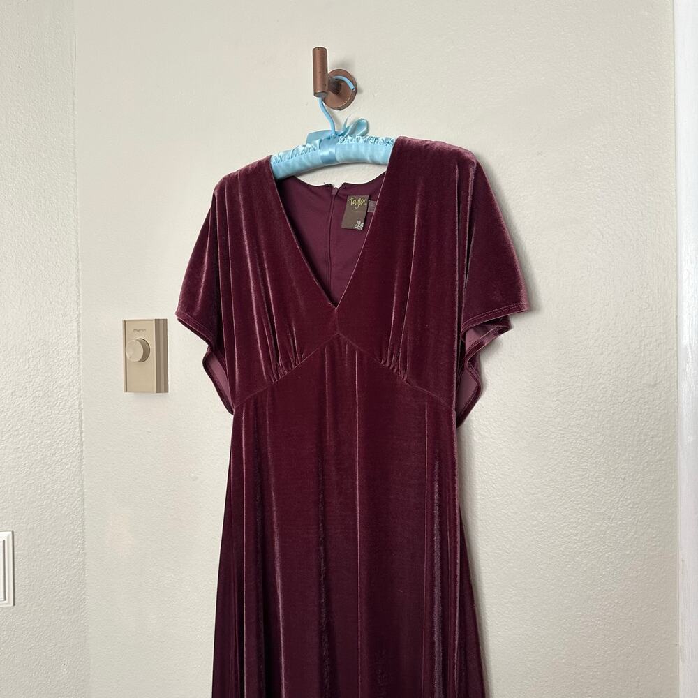 Taylor Sz 10 Midi Dress womens Purple Plum Velvet Empire Waist Flutter Sleeves - Picture 2 of 11